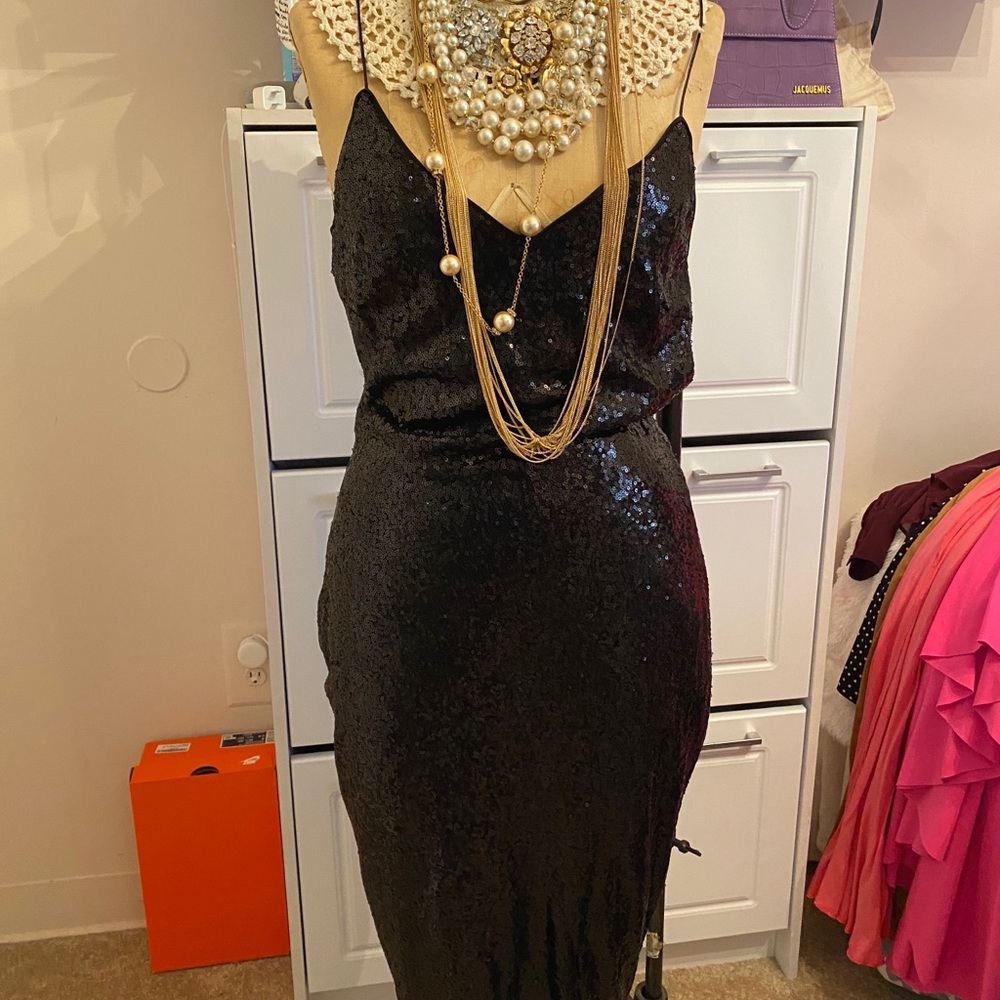 Black sequins backless dress